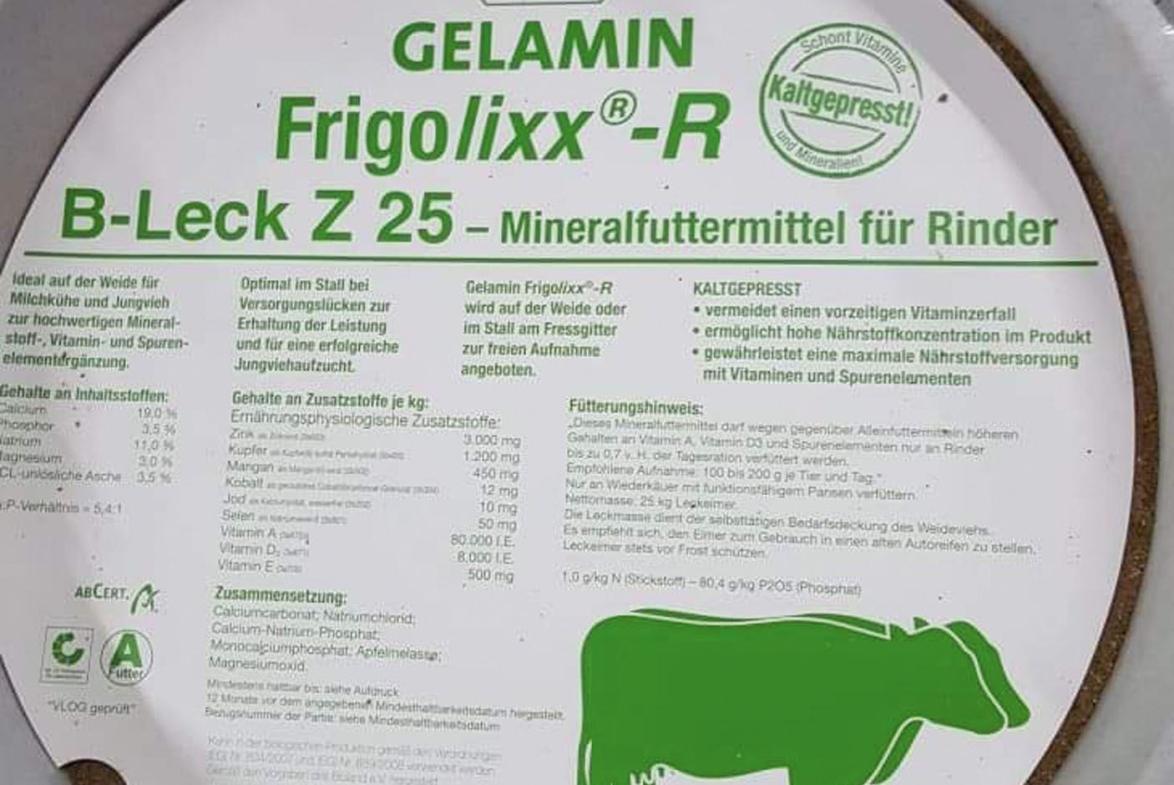 Mineralfuttermittel für Kühe und Rinder: "Ermöglicht hohe Nährstoffkonzentration im Produkt" (= Fleisch und Milch) "bei Versorgungslücken" (=nicht artgerechte Haltung). 